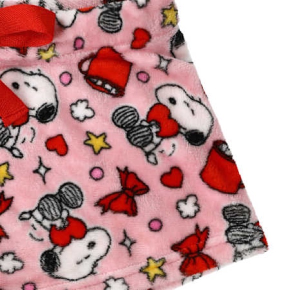 COPY - Snoopy Pink Cozy Night Plush Pajama Shorts Size Medium NWT - Picture 2 of 5